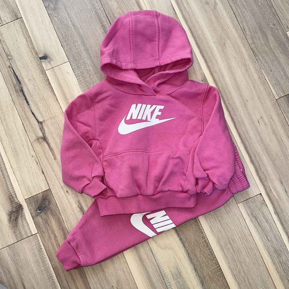 Never worn Pink Nike sweatsuit for baby girl.
